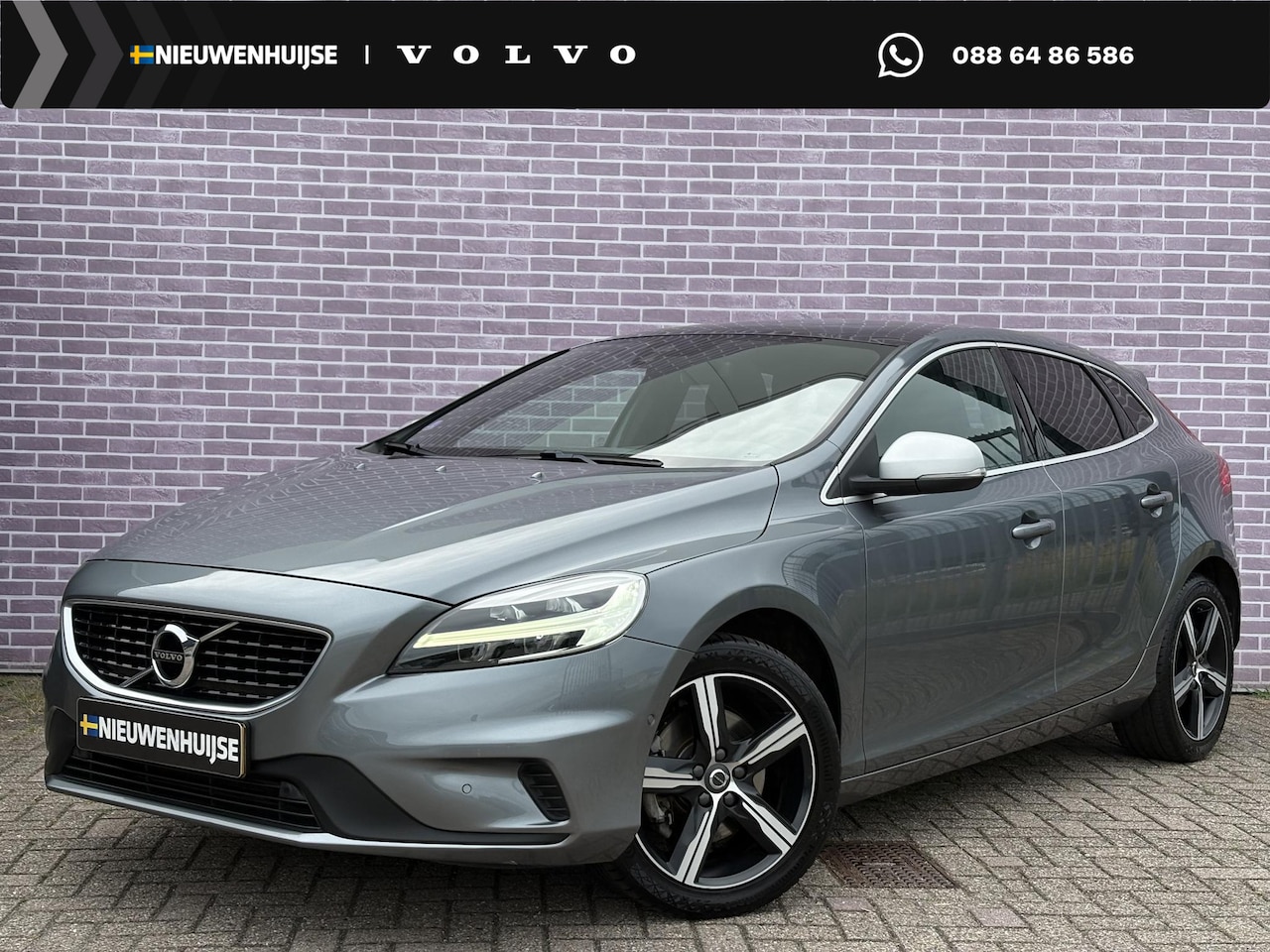 Volvo V40 - 2.0 T4 Business Sport | Trekhaak | Standkachel | Panoramadak | Keyless entry/start | DAB | - AutoWereld.nl
