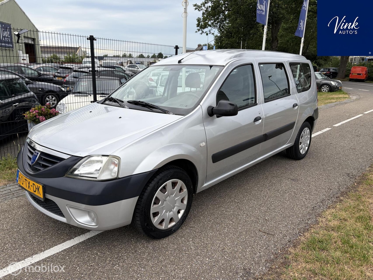 Dacia Logan MCV - 1.6 Ambiance 7p. | 1e Eigenaar |Airco | 80.000km! - AutoWereld.nl