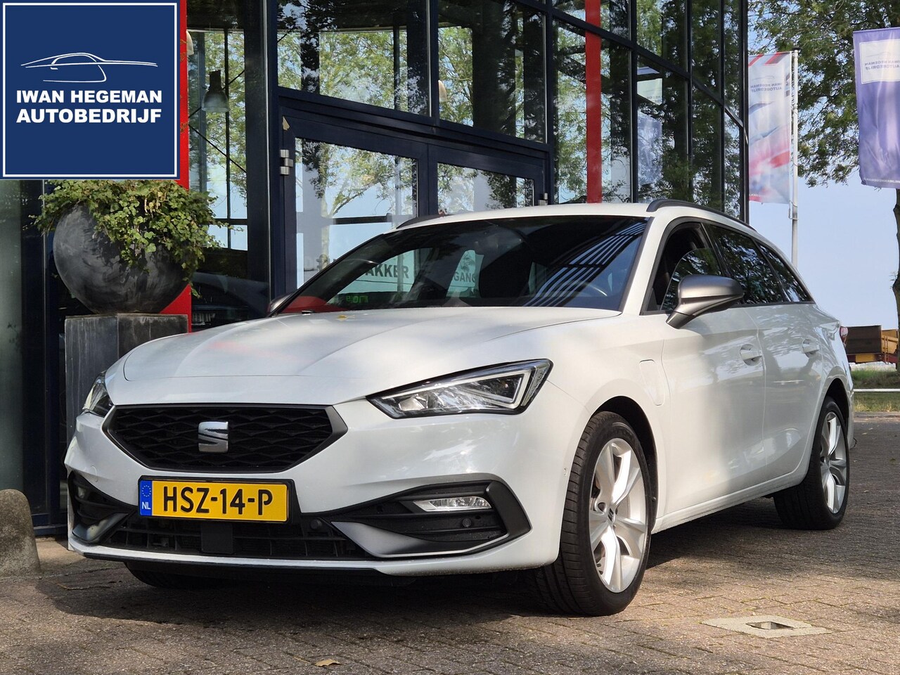 SEAT Leon Sportstourer - 1.4 TSI eHybrid PHEV FR | SOH 99,47% | LM Velgen | ECC | PDC + Camera | Navigatie - AutoWereld.nl