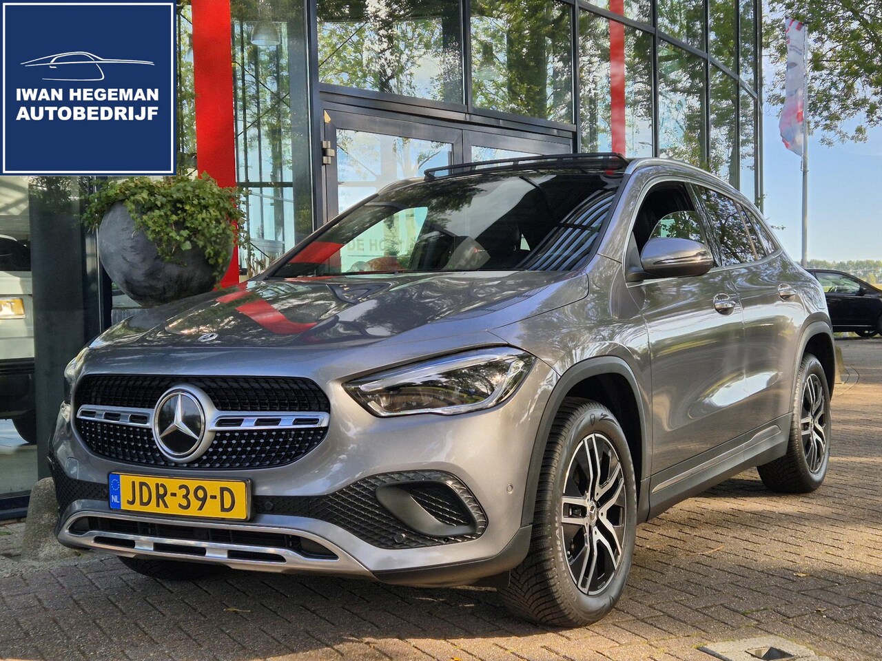 Mercedes-Benz GLA-Klasse - 250 e AUTOMAAT | SOH 96,71% | Panormadak | Climate Control | Navigatie | Parkeercamera | C - AutoWereld.nl