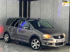 Volkswagen Touran Cross - 1.4 TSI |7p|CarPlay|Cruise|Trekhaak|Xenon|elek. Ramen|Nap|Boekjes