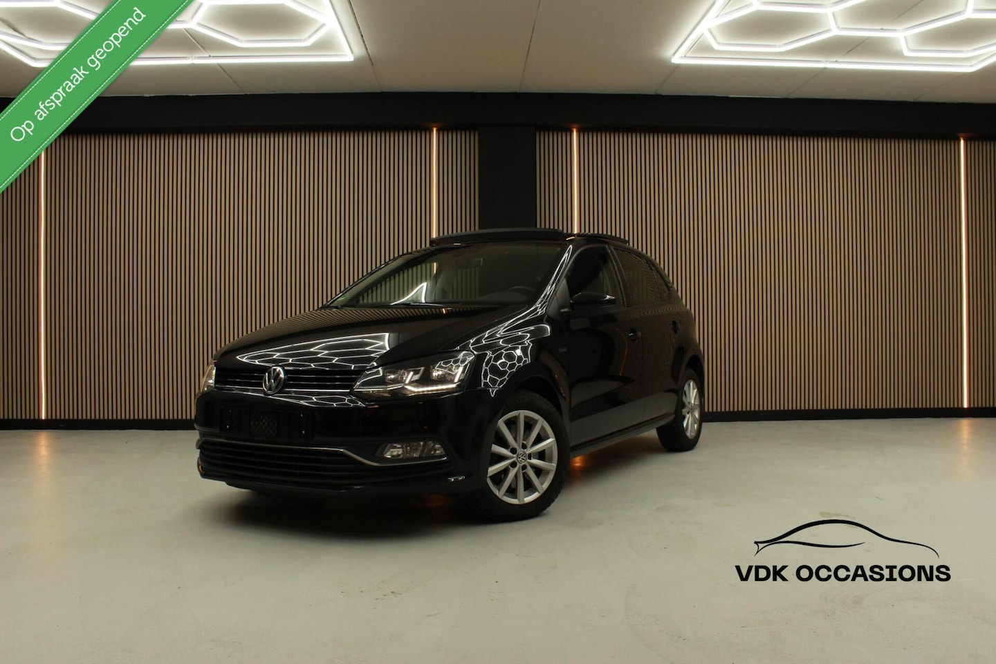 Volkswagen Polo - 1.2 TSI Lounge |Pano|Stoelverw|Clima|PDC V+A - AutoWereld.nl
