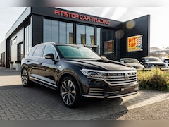 Volkswagen Touareg - 3.0 TSi 4MOTION R-line, Pano, Massage, Trekhaak, Nachtzicht
