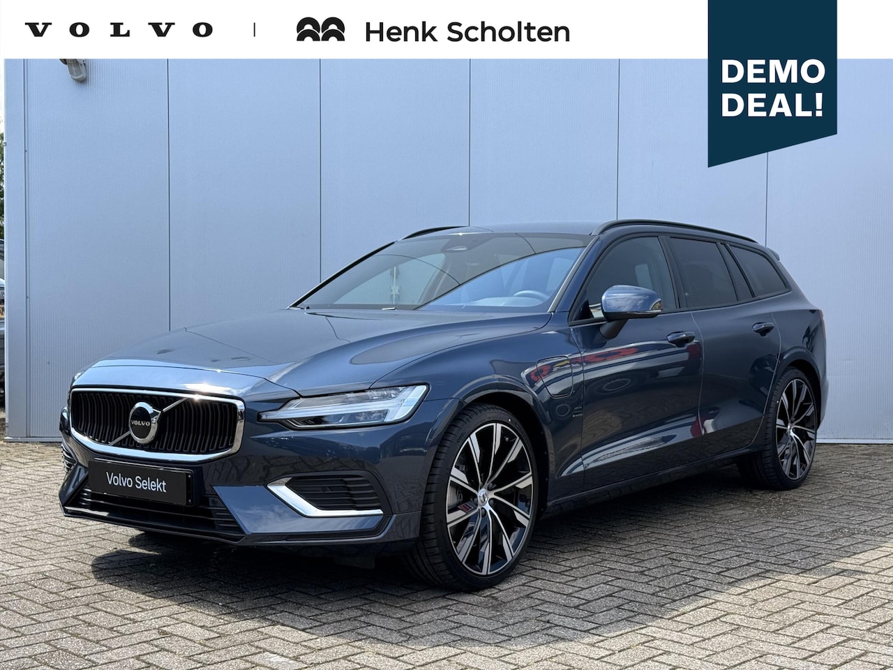 Volvo V60 - T6 Plug-in hybrid AWD AUT8 335PK Essential | 20" Lichtmetalen velgen | Lederen bekleding | - AutoWereld.nl