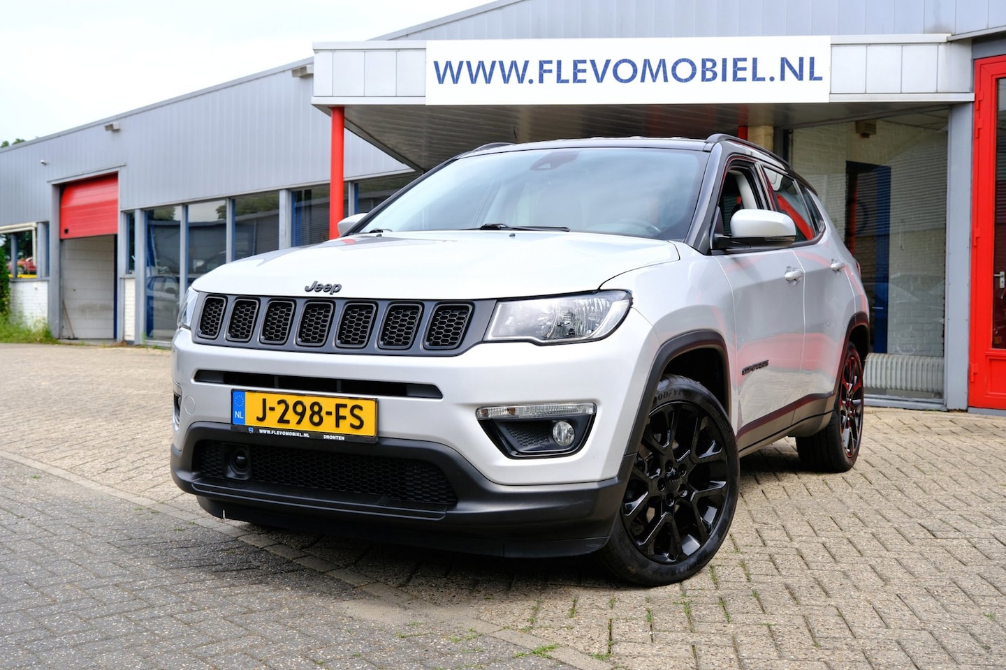 Jeep Compass - 1.3T 150pk Night Eagle Liberty Edition Aut. Nav|Cam|Half Leder|Clima - AutoWereld.nl