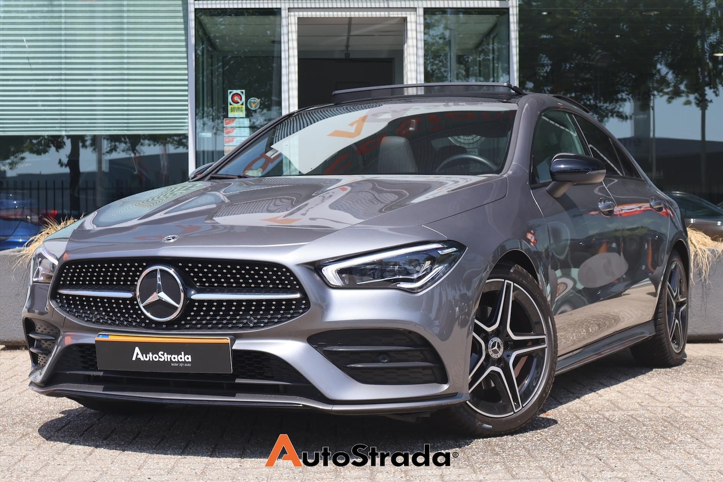 Mercedes-Benz CLA-Klasse - Coupé 180 AMG-Line 136pk | Cruise | Pano | Camera | Sfeer | Navi | Carplay | Keyless | Cli - AutoWereld.nl