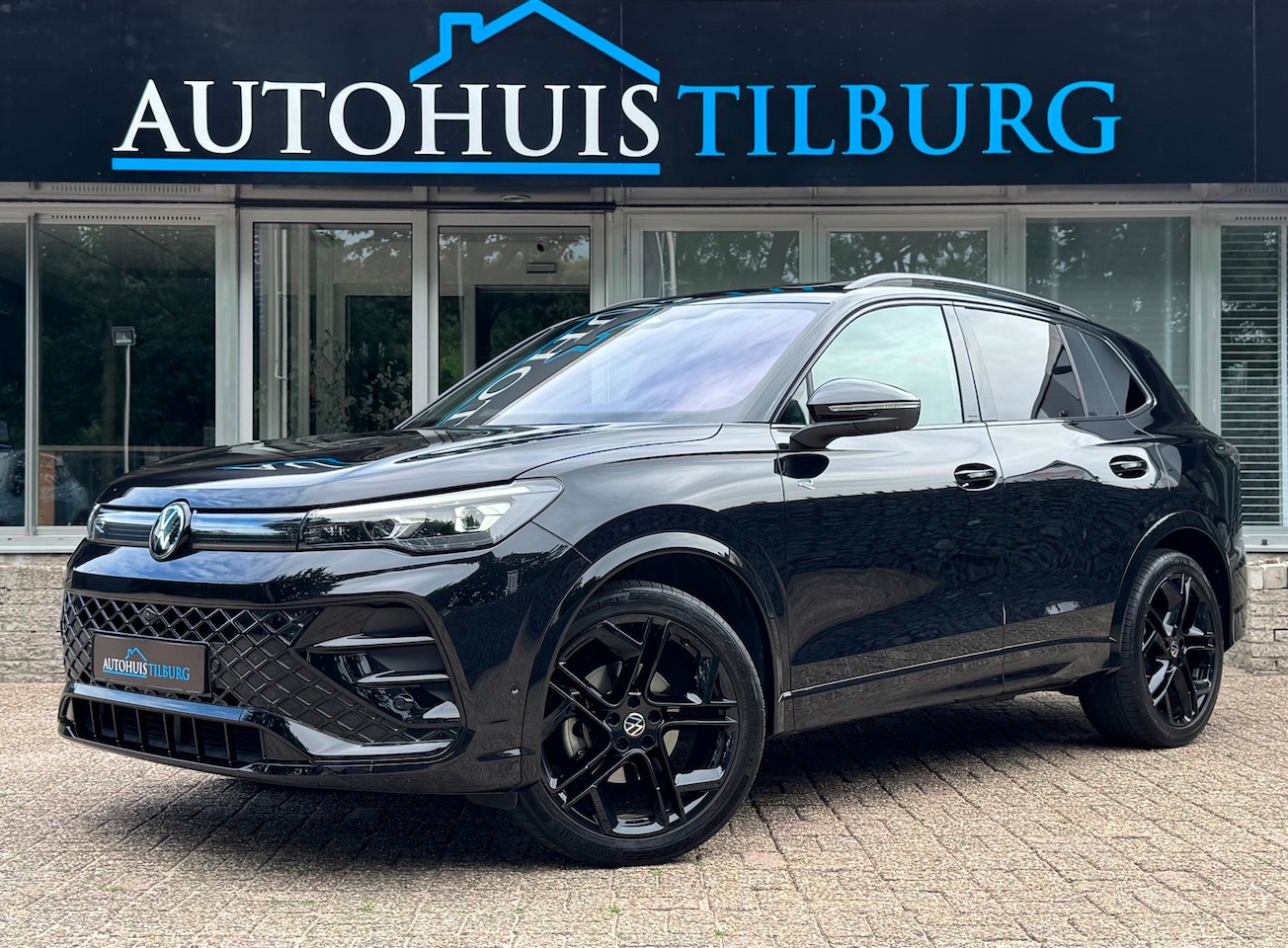 Volkswagen Tiguan - 1.5 eTSI R-Line Pano Leder H/K 360' HUD Trekhaak - AutoWereld.nl