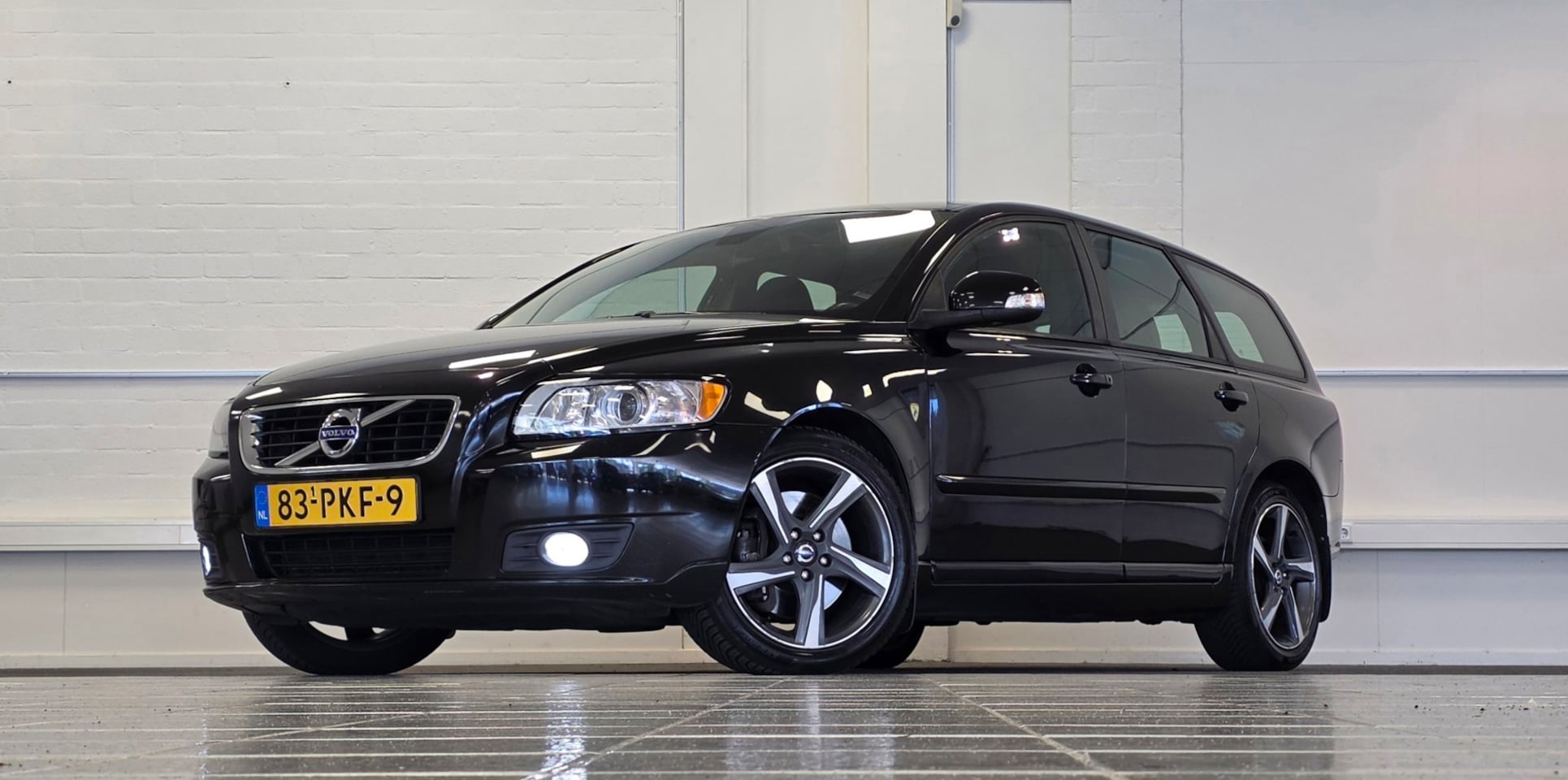 Volvo V50 - 2.0 D3 Momentum Automaat Trekhaak Rijdt en schakelt goed APK 29-04-2027 - AutoWereld.nl