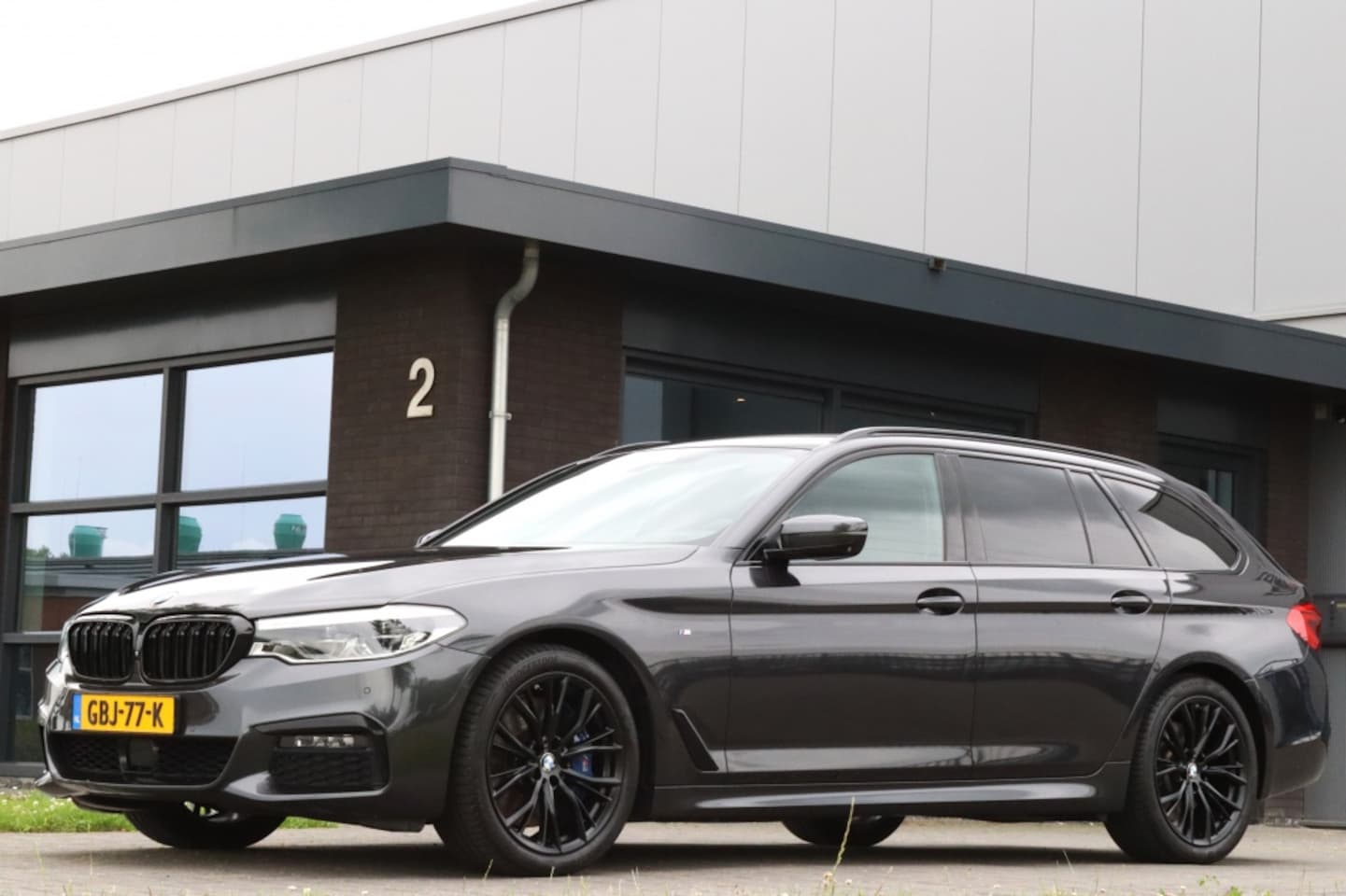 BMW 5-serie Touring - 540i xDrive M Sport 19inch Trekhaak 360° Harman-Kardon - AutoWereld.nl