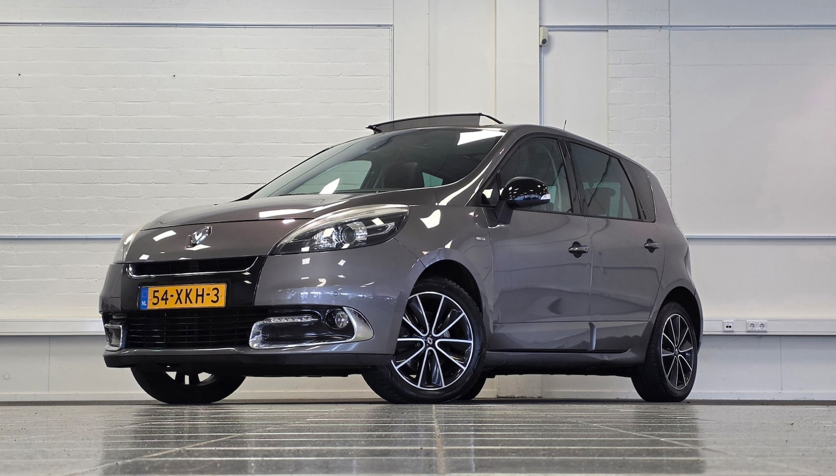 Renault Scénic - 2.0 Bose Trekhaak Schuifdak Navigatie Camera - AutoWereld.nl
