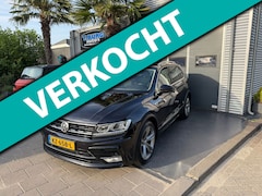 Volkswagen Tiguan - 2.0 TDI Highline R-LINE AIRCO Pano DAK Automaat SUPER MOOIE AUTO
