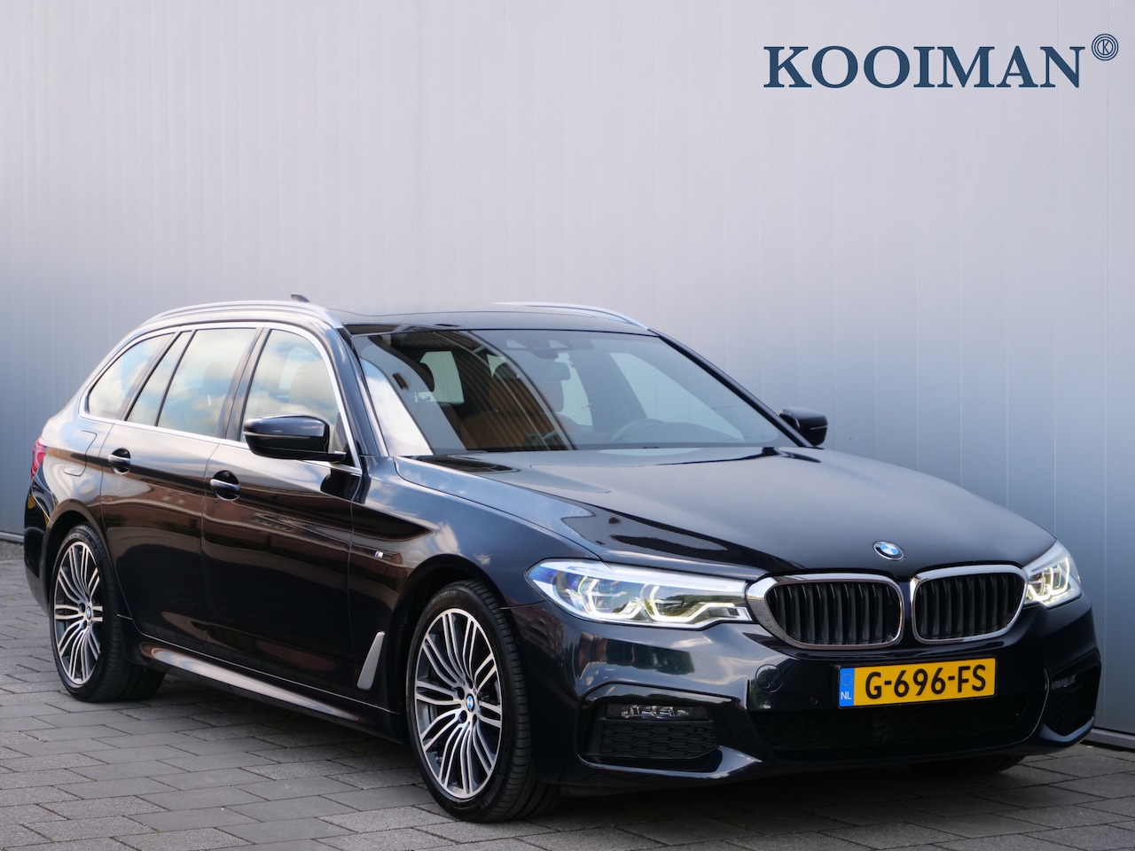 BMW 5-serie Touring - 520i High Executive Edition 184 Pk automaat M-Sport / Pano-dak / Elek trekhaak / Camera - AutoWereld.nl