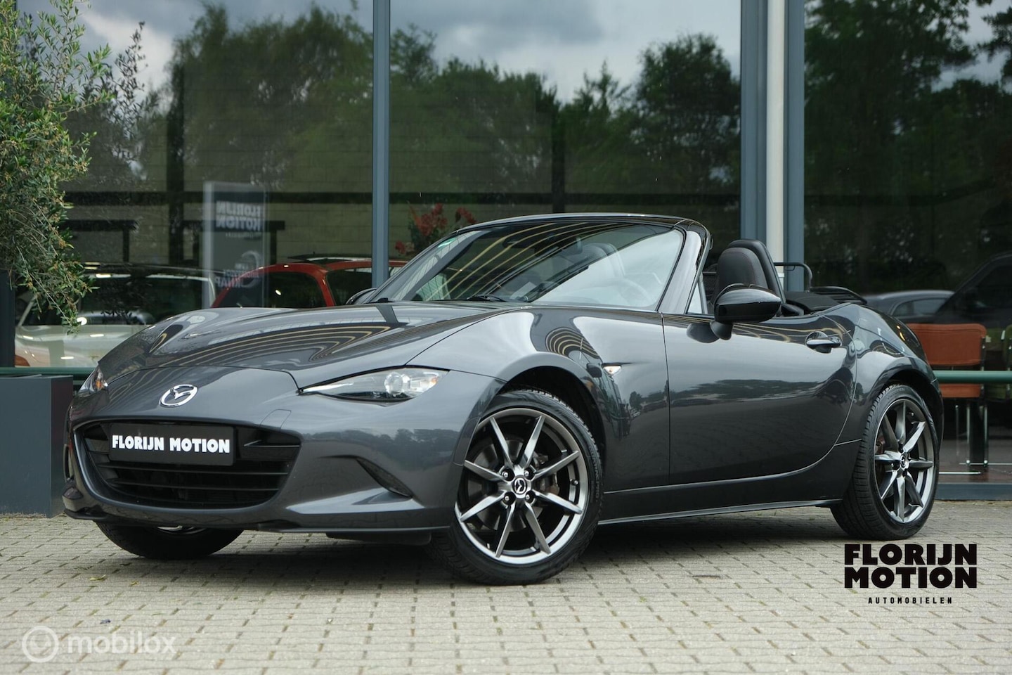 Mazda MX-5 - 2.0 SkyActiv-G 160 GT-M | Camera | Stoelverwarming | Clima | Meteor Gray Mica | Trekhaak | - AutoWereld.nl