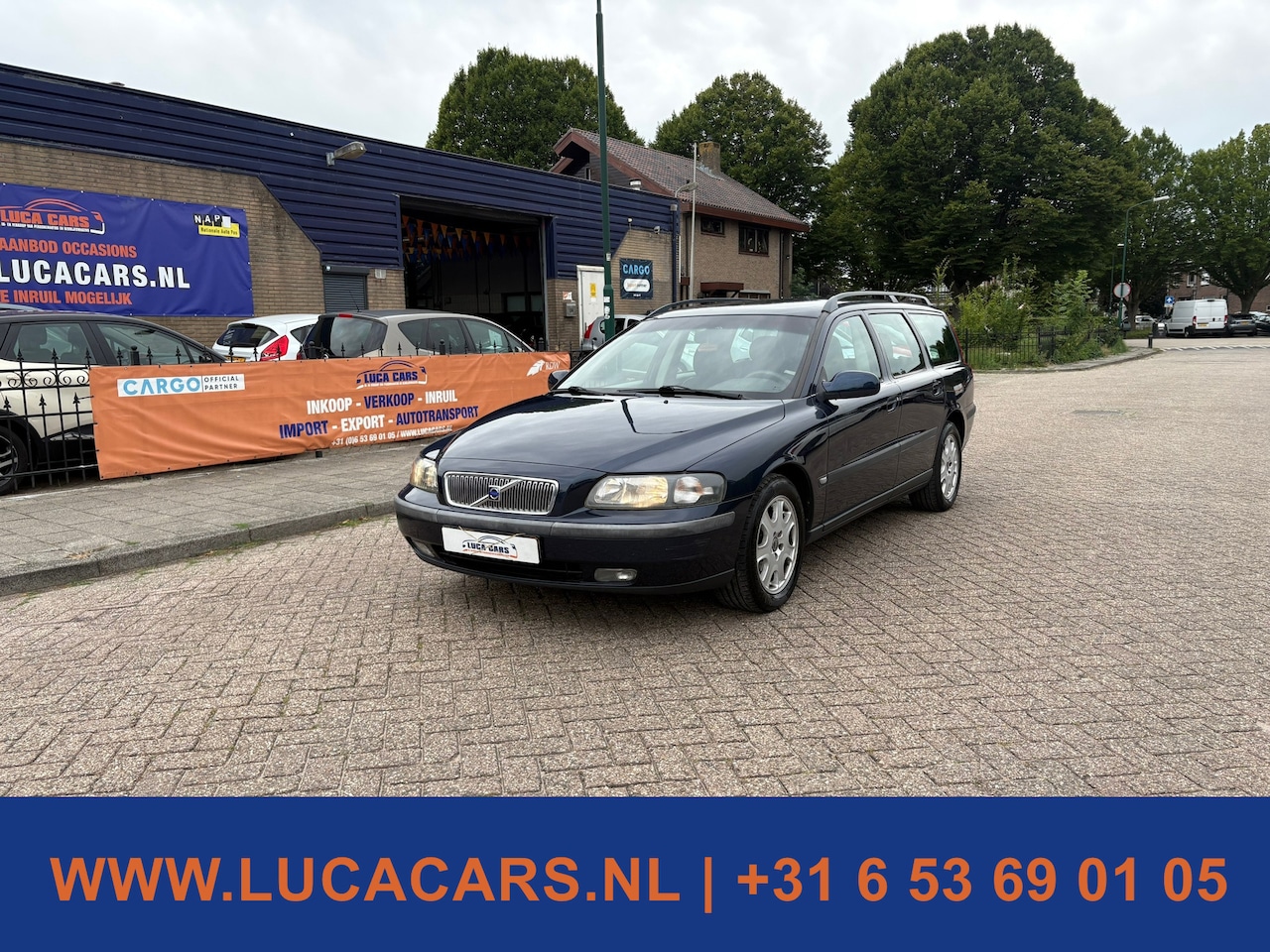 Volvo V70 - 2.4 Comfort Line Aut Trekhaak NIEUWE APK! - AutoWereld.nl