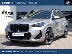 BMW X1 - xDrive25e M Sport Automaat / Panoramadak / Trekhaak / Sportstoelen / Achteruitrijcamera /