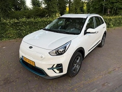 Kia e-Niro - DynamicPlusline 64kWh SOH 100%/Warmtepomp/Acarplay/Winterset/Halfleer/Camera/Fabrieksgaran