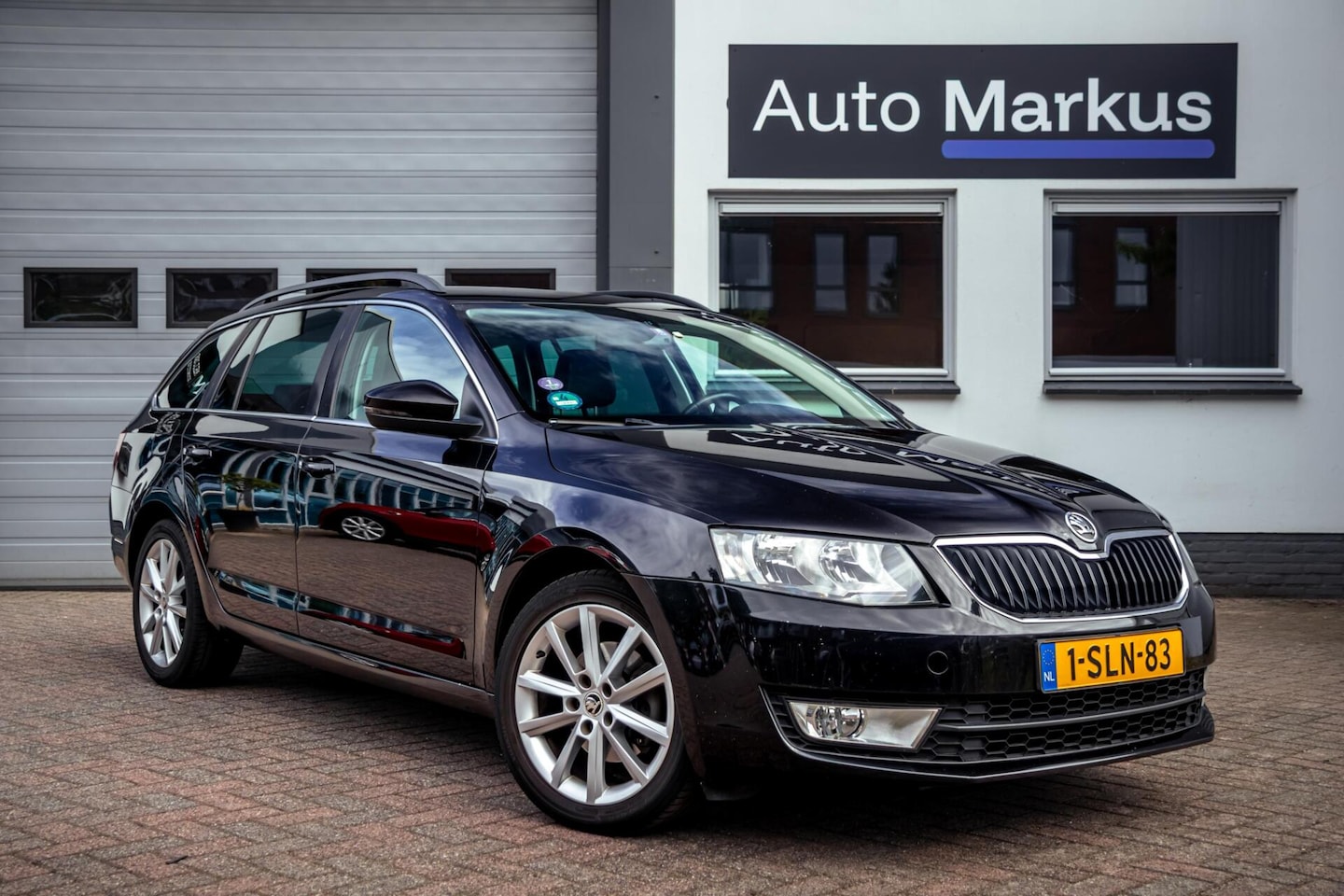 Skoda Octavia Combi - 1.2 TSI Elegance Businessline|Trekhaak|Half-Leder|Cruise|Clima - AutoWereld.nl