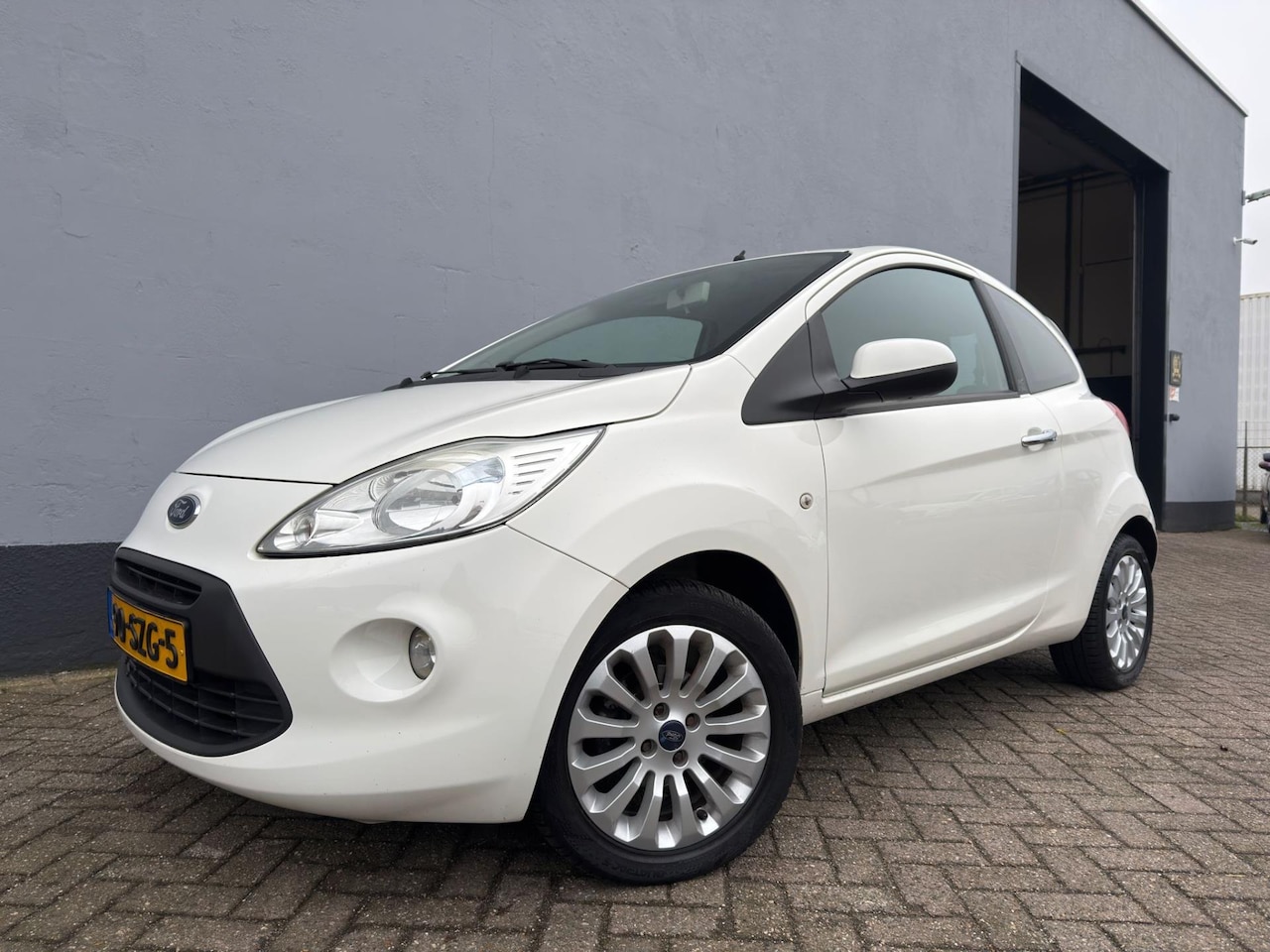 Ford Ka - 1.2 Titanium X start/stop - Airco - LMV - AutoWereld.nl
