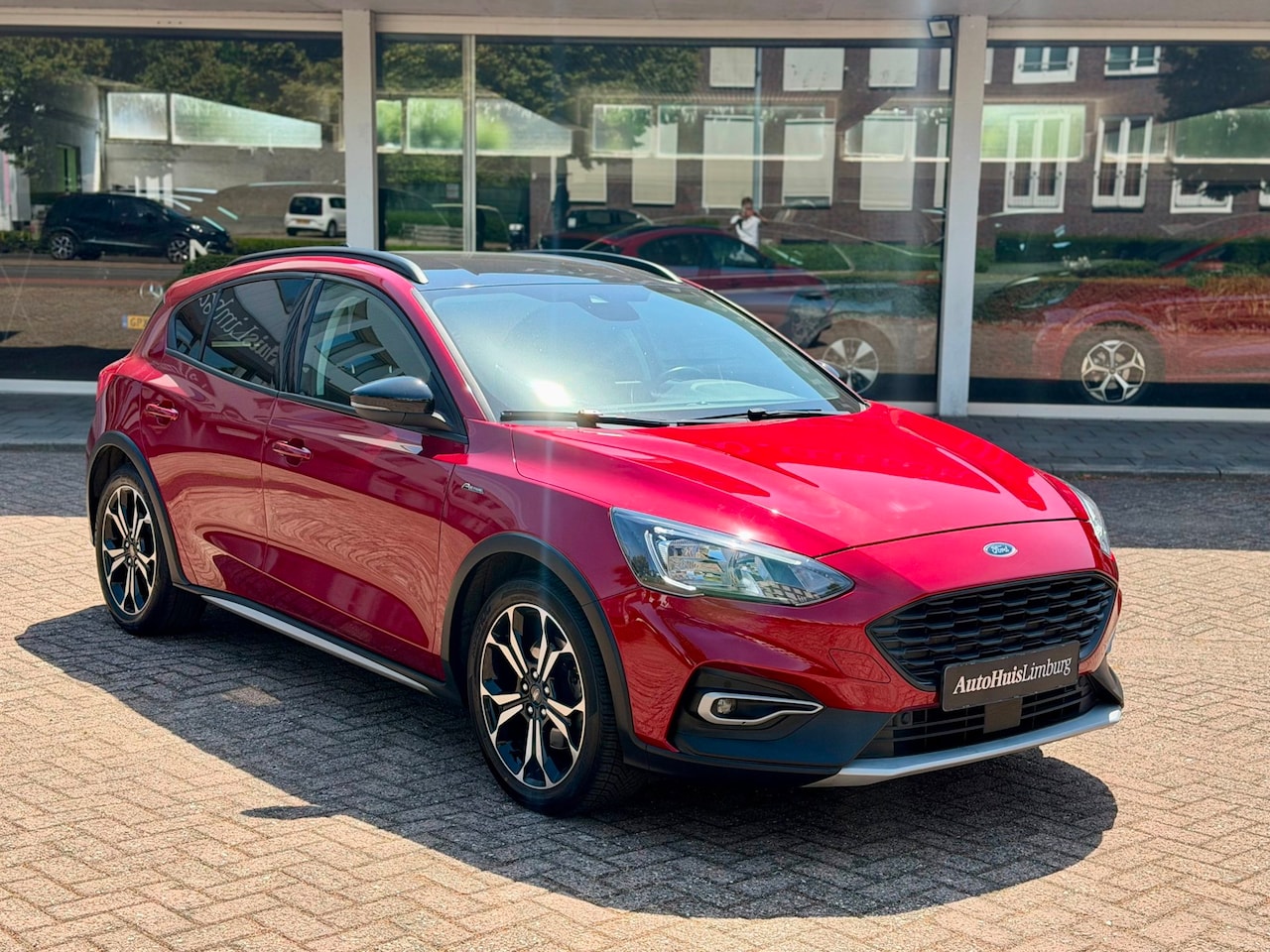 Ford Focus - 1.0 EcoBoost Vignale|Camera|Navigatie|Trekhaak|Sublieme staat - AutoWereld.nl