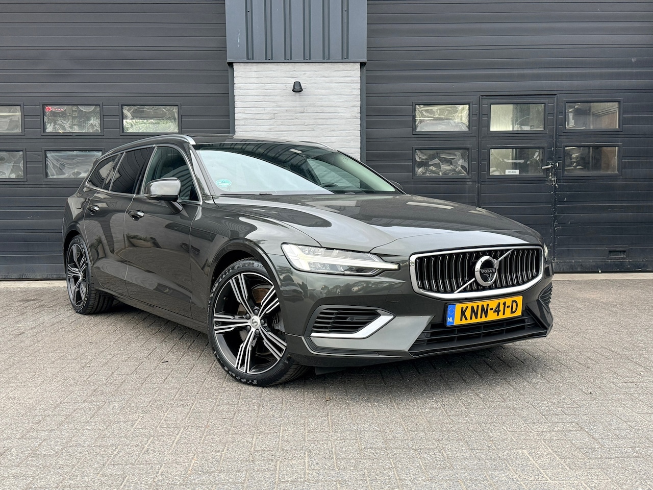 Volvo V60 - 2.0 T6 Recharge AWD R-Design 2.0 T6 Recharge AWD R-Design, Pano, trekhaak, Harman Kardon, 360 Cam - AutoWereld.nl