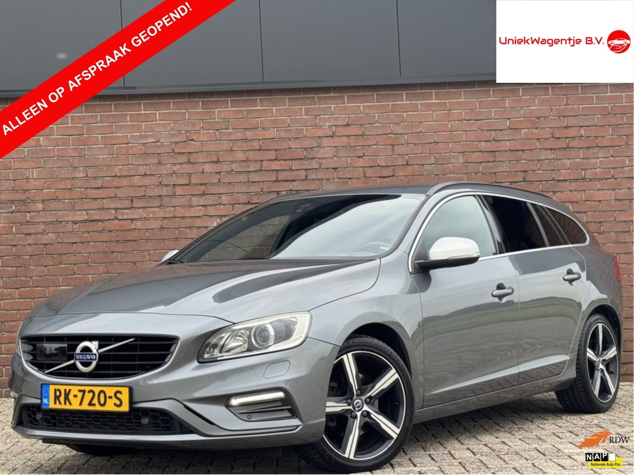 Volvo V60 - 2.0 T4 R-DESIGN | DEALER OH! | NAVI! | CAMERA! - AutoWereld.nl