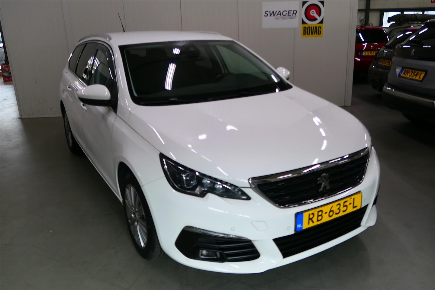 Peugeot 308 - 1.2 PureTech 130pk Automaat. Allure (Trekhaak&Goed onderhouden) - AutoWereld.nl
