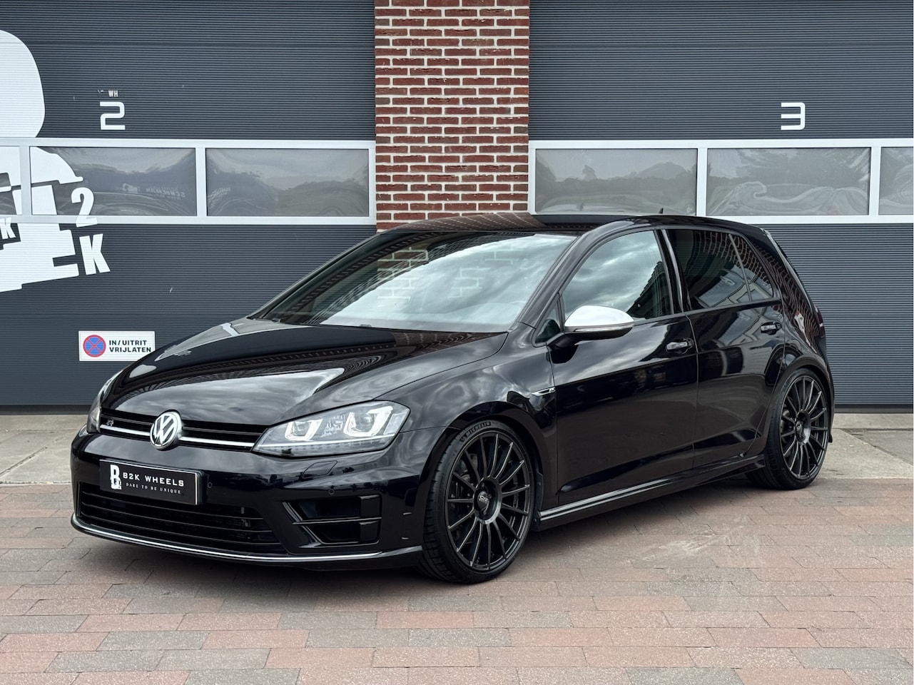 Volkswagen Golf Variant - 2.0 TSI R 4motion | OZ | Milltek | Eibach | Leder | Camera | Stoelverw | Rijklaar + nieuwe - AutoWereld.nl