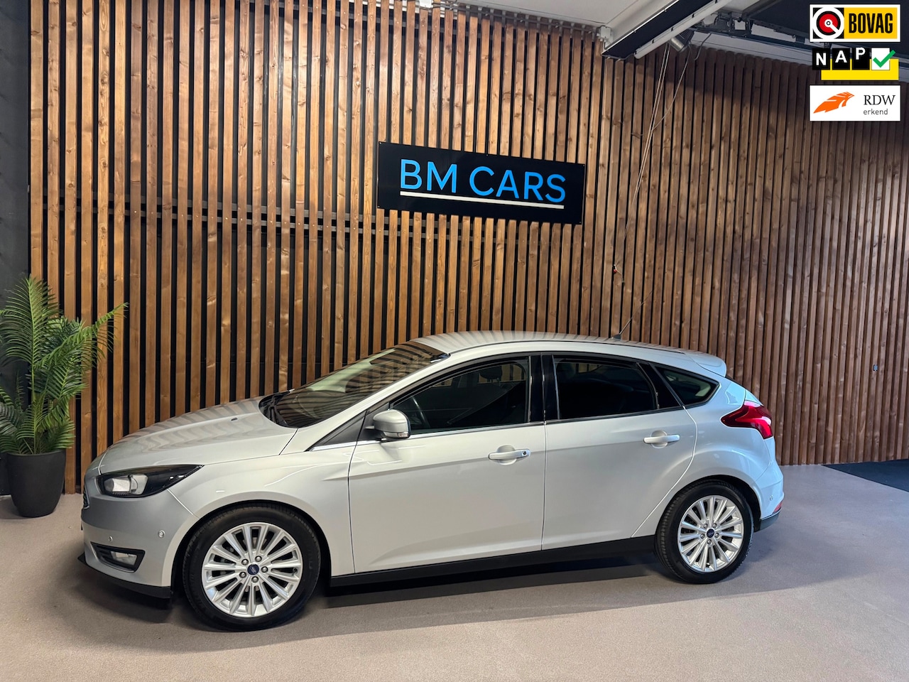Ford Focus - 1.0 Titanium Airco, 1e eigenaar, Trekhaak - AutoWereld.nl