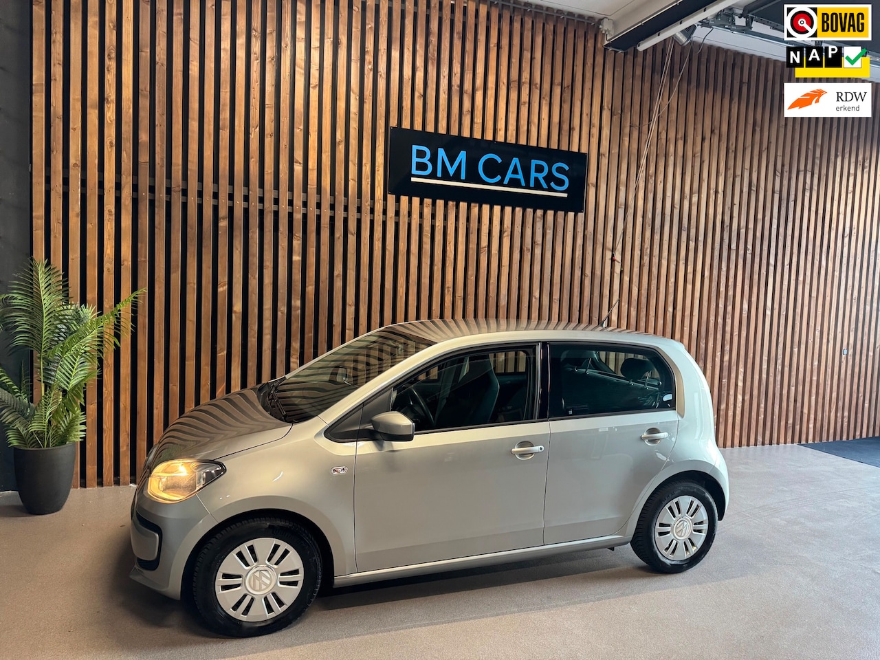 Volkswagen Up! - 1.0 move up! BlueMotion Airco, 1e eigenaar - AutoWereld.nl