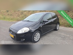 Fiat Grande Punto - 1.4-16V Dynamic 95pk/6 bak/audio/lm-velgen