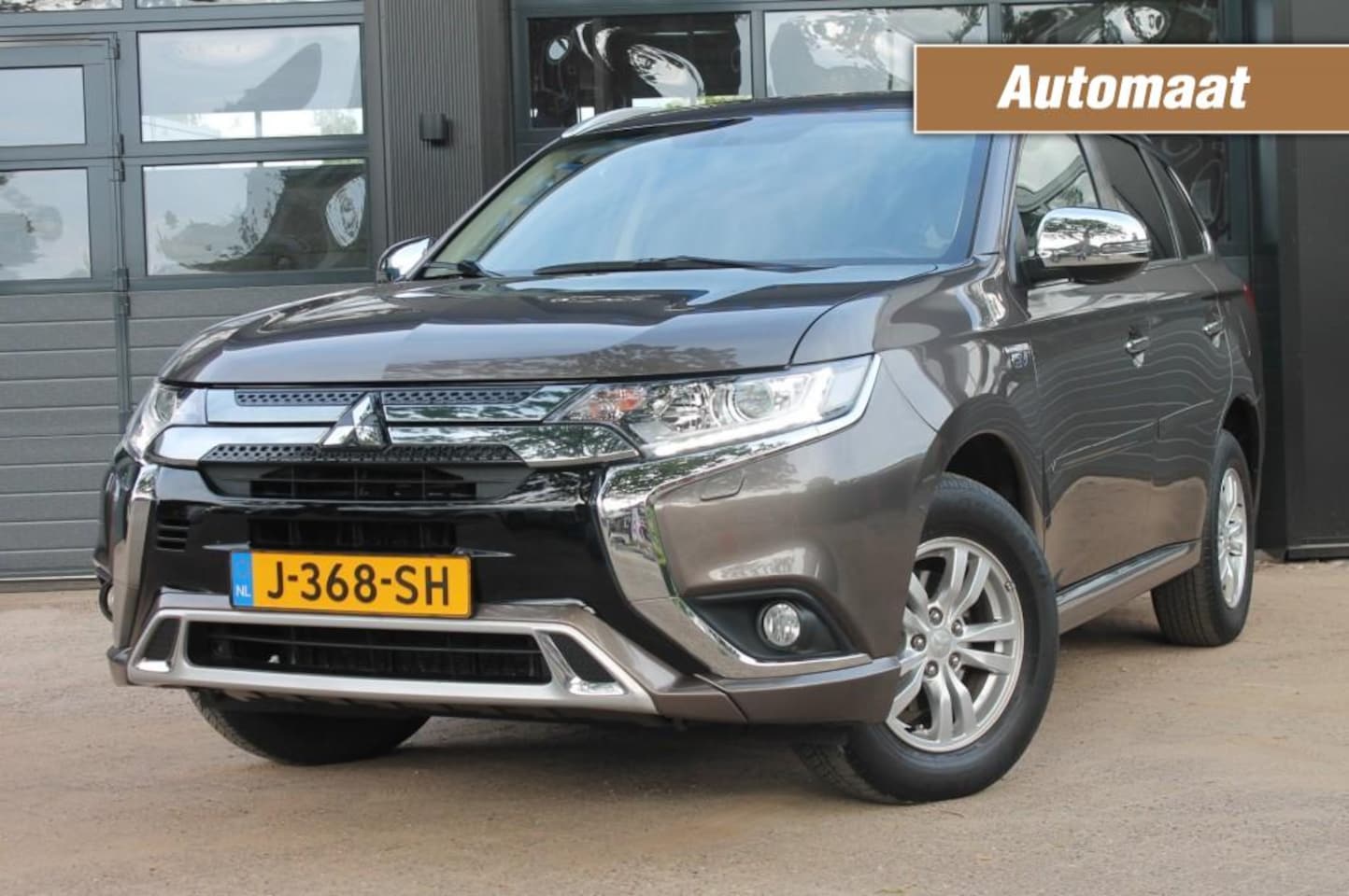 Mitsubishi Outlander - 2.4 PHEV PURE **NL-Auto**  Trekhaak / camera / winterbanden set - AutoWereld.nl