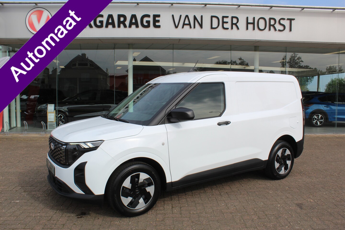 Ford Transit Courier - E-Transit Trend 44 kWh 100kW/136pk Winterpack, Camera, Cruise Control, Sync 4 13", Carplay - AutoWereld.nl