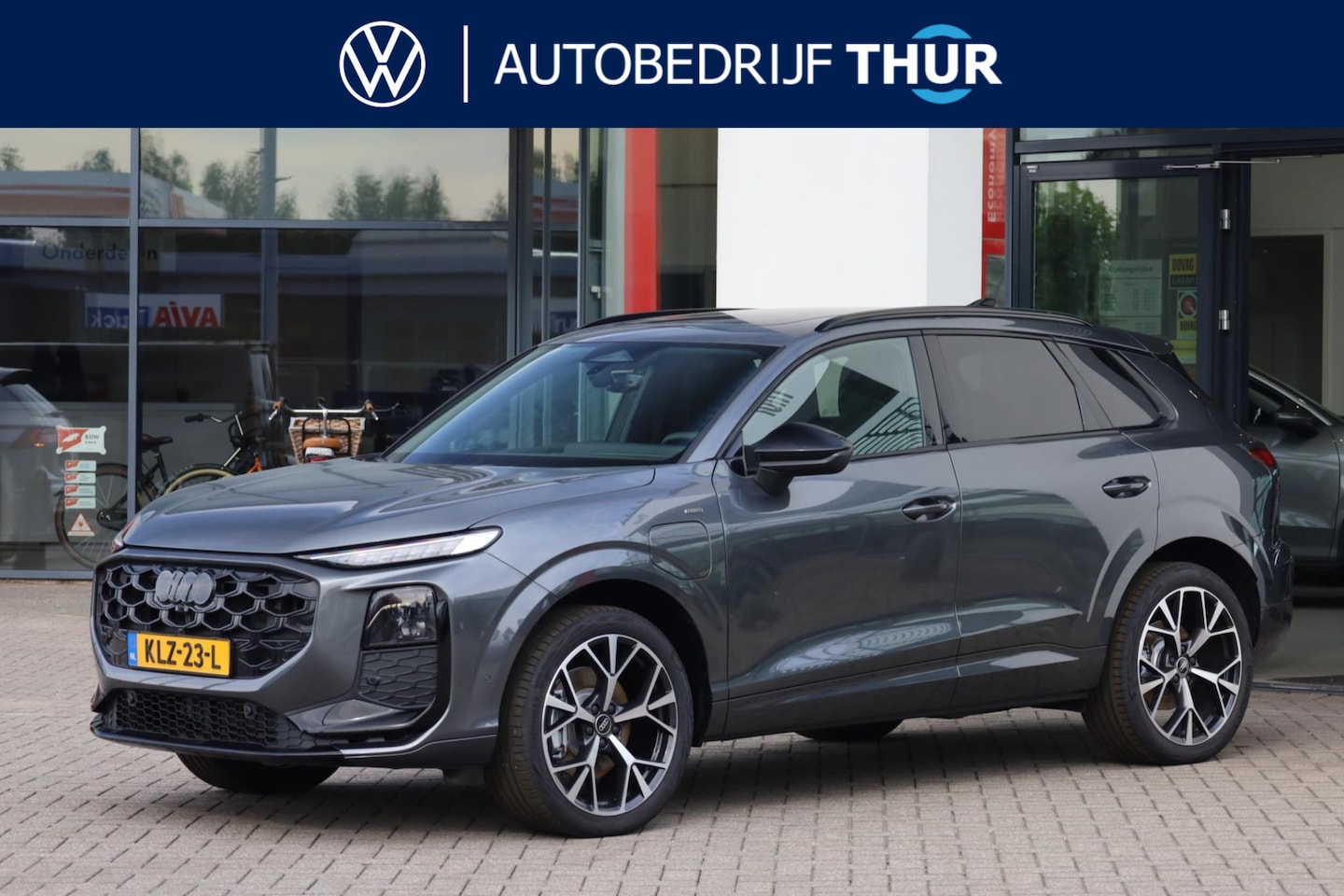 Audi Q3 - 1.5 200kW e-hybrid S edition 272PK / 200kW DSG, Panoramadak, trekhaak, S-Line in- en exter - AutoWereld.nl