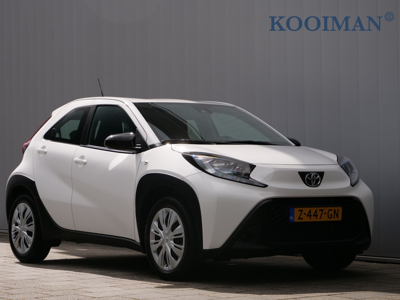 Toyota Aygo X - 1.0 VVT-i S-CVT Play 73 Pk Automaat Camera / Apple Carplay / Automaat - AutoWereld.nl