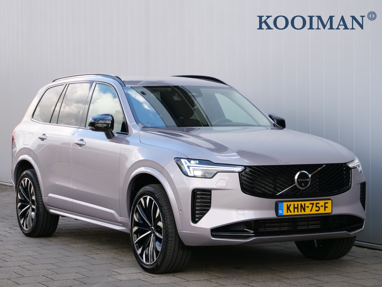 Volvo XC90 - 2.0 T8 Plug-in hybrid AWD Plus Dark 455 Pk Automaat Navi / DAB / Camera's / Leer / 7 perso - AutoWereld.nl
