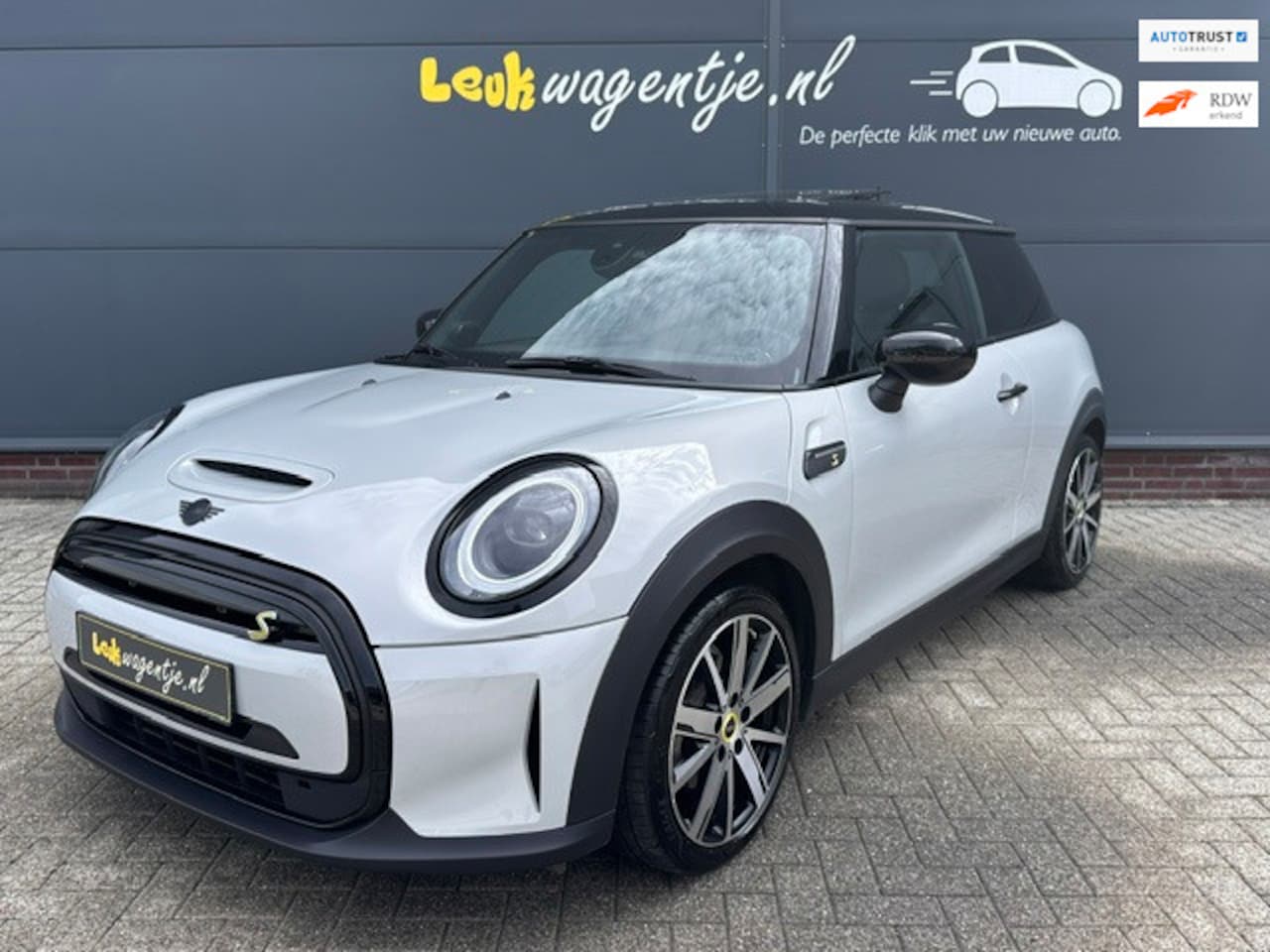 MINI Electric - MINI Yours *panoramadak *leder *harman *17 “ - AutoWereld.nl