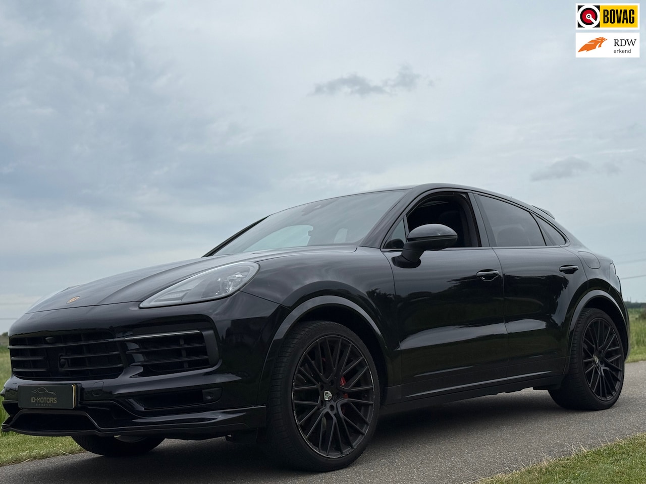 Porsche Cayenne Coupé - 3.0 E-Hybrid pano sportdesign bose 360 dealer aut - AutoWereld.nl