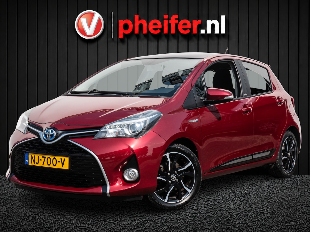 Toyota Yaris - 1.5 Hybrid Volcano Edition Panoramadak/ Navigatie/ Climate control/ Cruise control/ Lmv - AutoWereld.nl