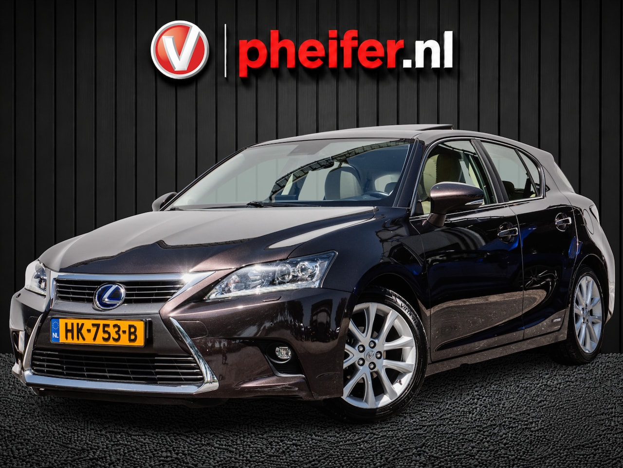 Lexus CT 200h - Aut. Business Line Lederen int./ Schuifdak/ Stoelverwarming/ Cruise control/ Camera - AutoWereld.nl