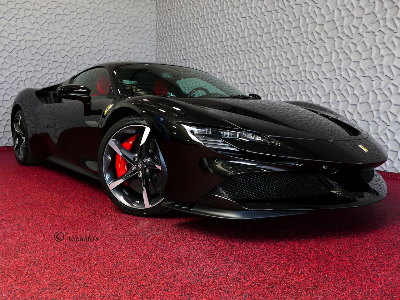 Ferrari SF90 Stradale - 4.0 V8 1000 pk INCL BTW/BPM. CARBON SEATS/STUUR LIFT CARPLAY AFS CAMERA phev - AutoWereld.nl