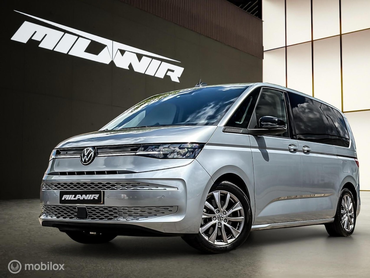 Volkswagen Multivan - 2.0 Benzine |Pano|Massage|VOL! - AutoWereld.nl