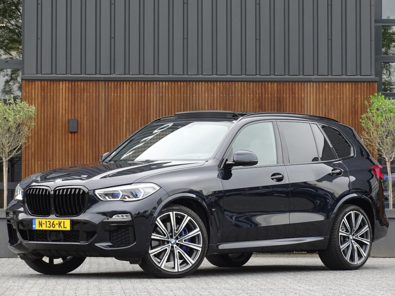 BMW X5 - 40i 341PK X-Drive / M-Sport / pano / Harman Kardon / Laser - AutoWereld.nl