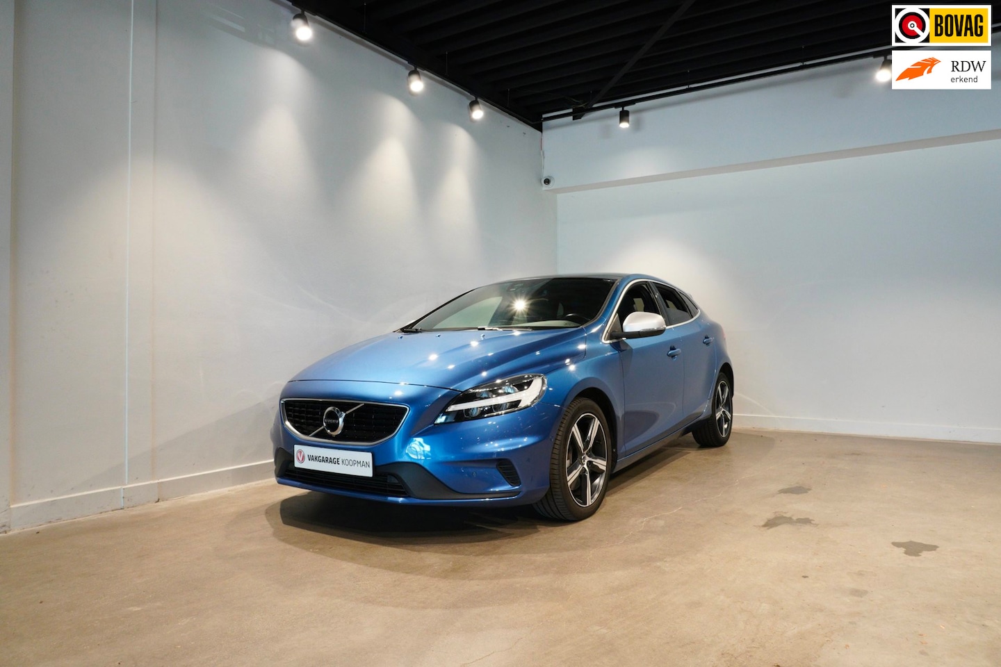 Volvo V40 - 2.0 T4 R-Design 2.0 T4 R-design - AutoWereld.nl