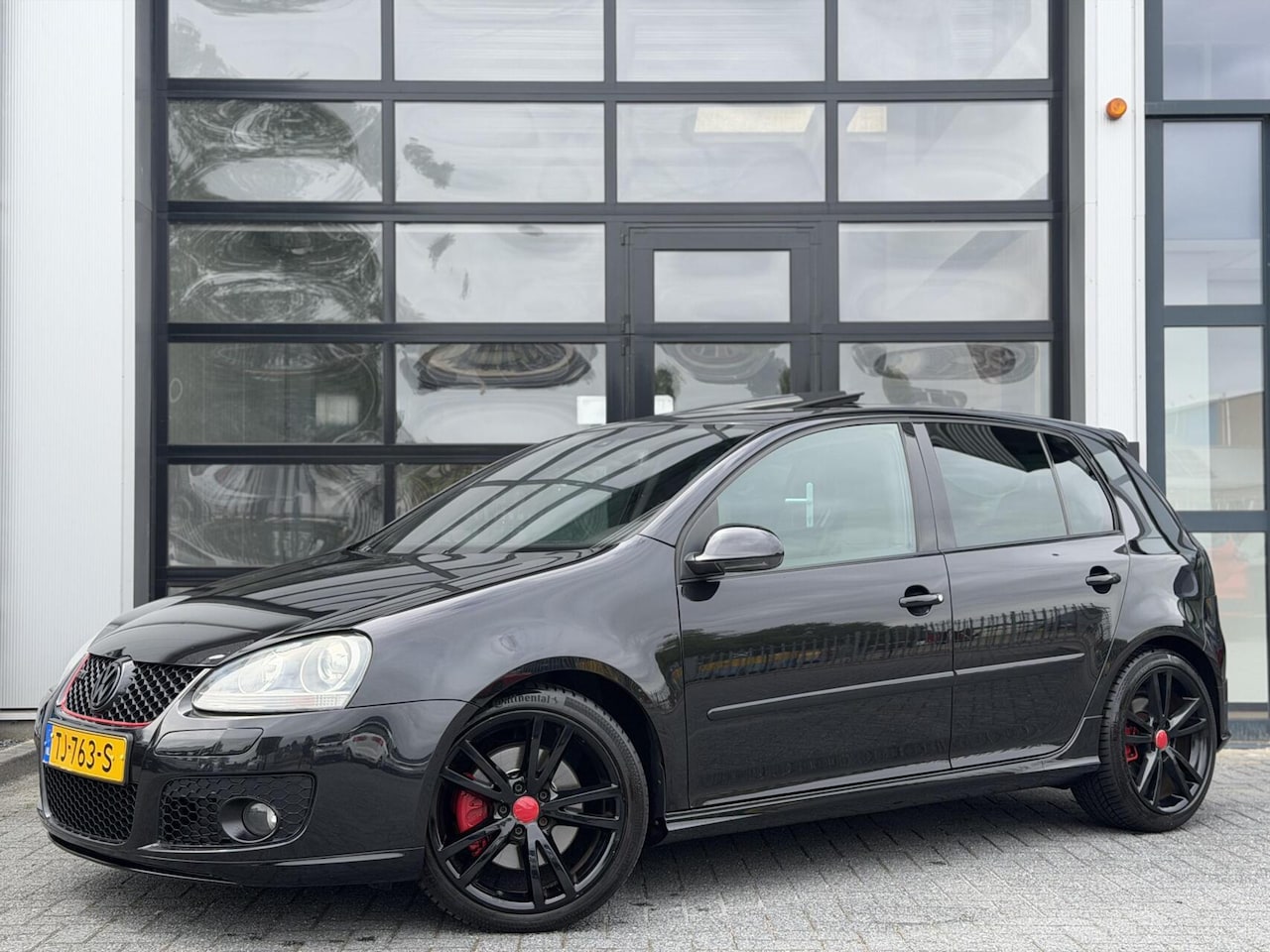 Volkswagen Golf - 2.0 TFSI GTI DSG / Leder / Xenon / TOP STAAT - AutoWereld.nl