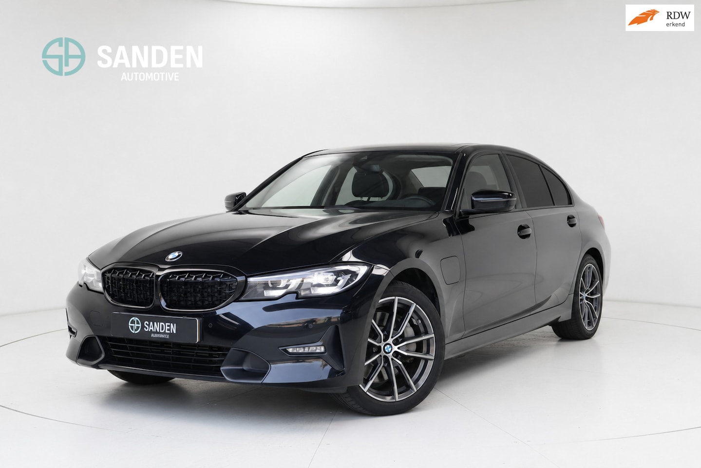 BMW 3-serie - 330e High Executive|Sportline|Plug in|Automaat|Led|Navi|Camera|Hifi|Driving Assistant - AutoWereld.nl