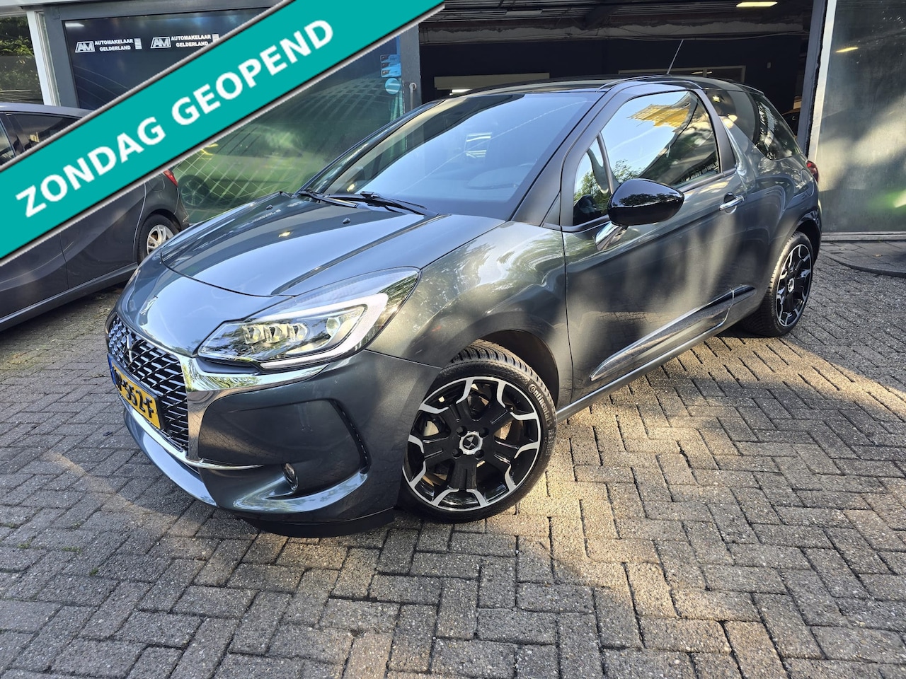 DS 3 - 1.2 110PK So Chic | 12MND GARANTIE | NAVI | CRUISE | LMV | LAGE KM | - AutoWereld.nl