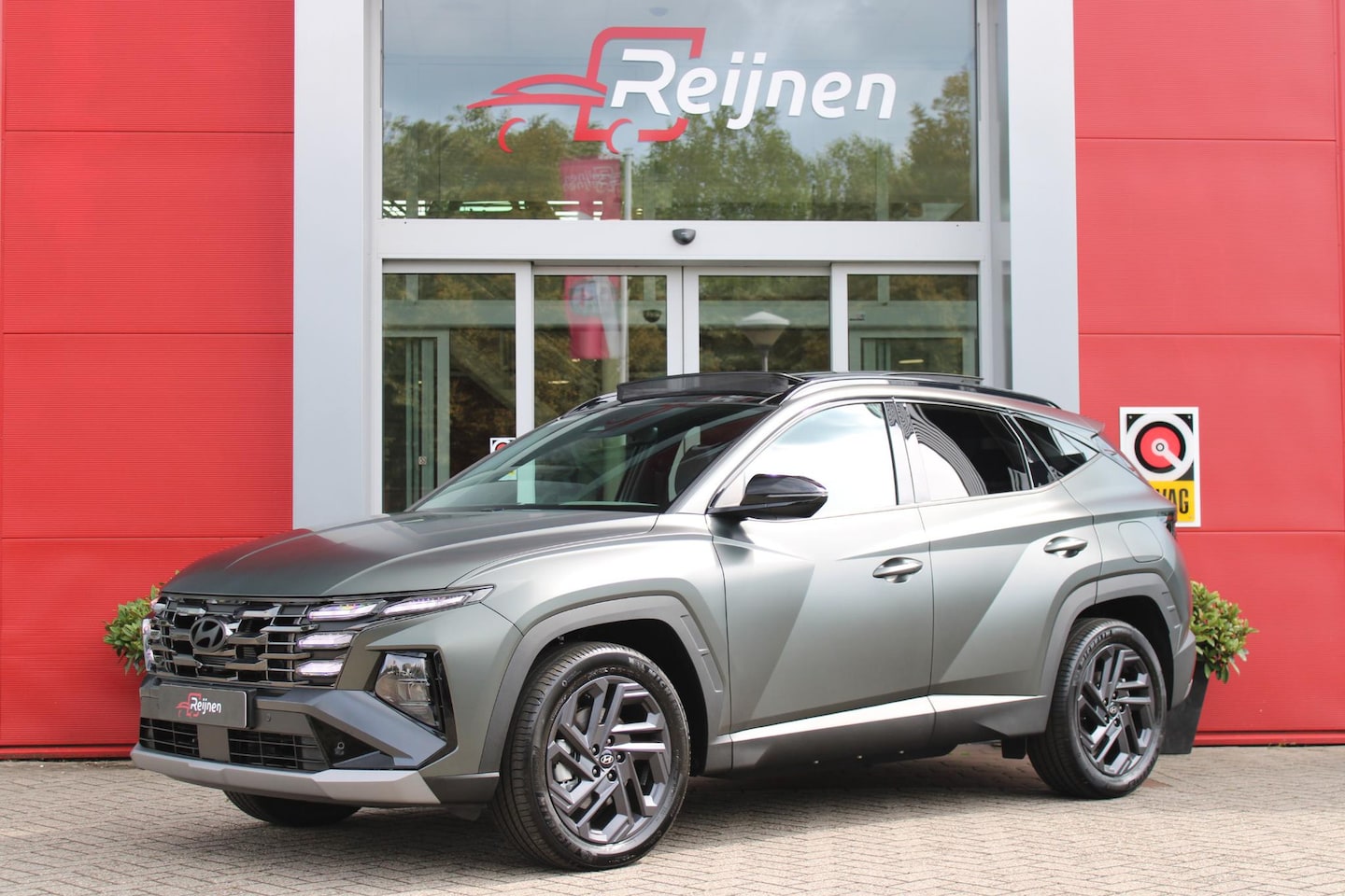 Hyundai Tucson - 1.6 T-GDI PHEV 252PK 20TH ANNIVERSARY+SKY *NIEUW* | PANORAMISCH SCHUIF/KANTELDAK | STUUR / - AutoWereld.nl