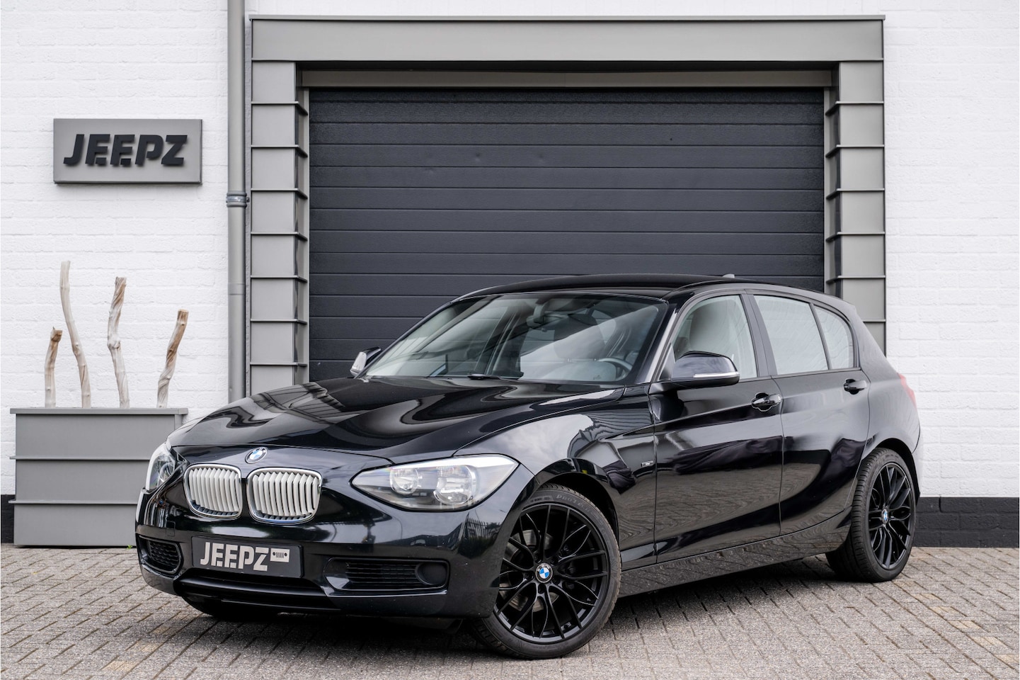 BMW 1-serie - 118i Black edition / 18 lmv - AutoWereld.nl