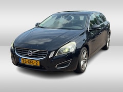 Volvo V60 - 1.6 T3 Summum / Trekhaak / Leder / Navigatie / Parkeerhulp V+A / 18'' / Stoelverwarming /