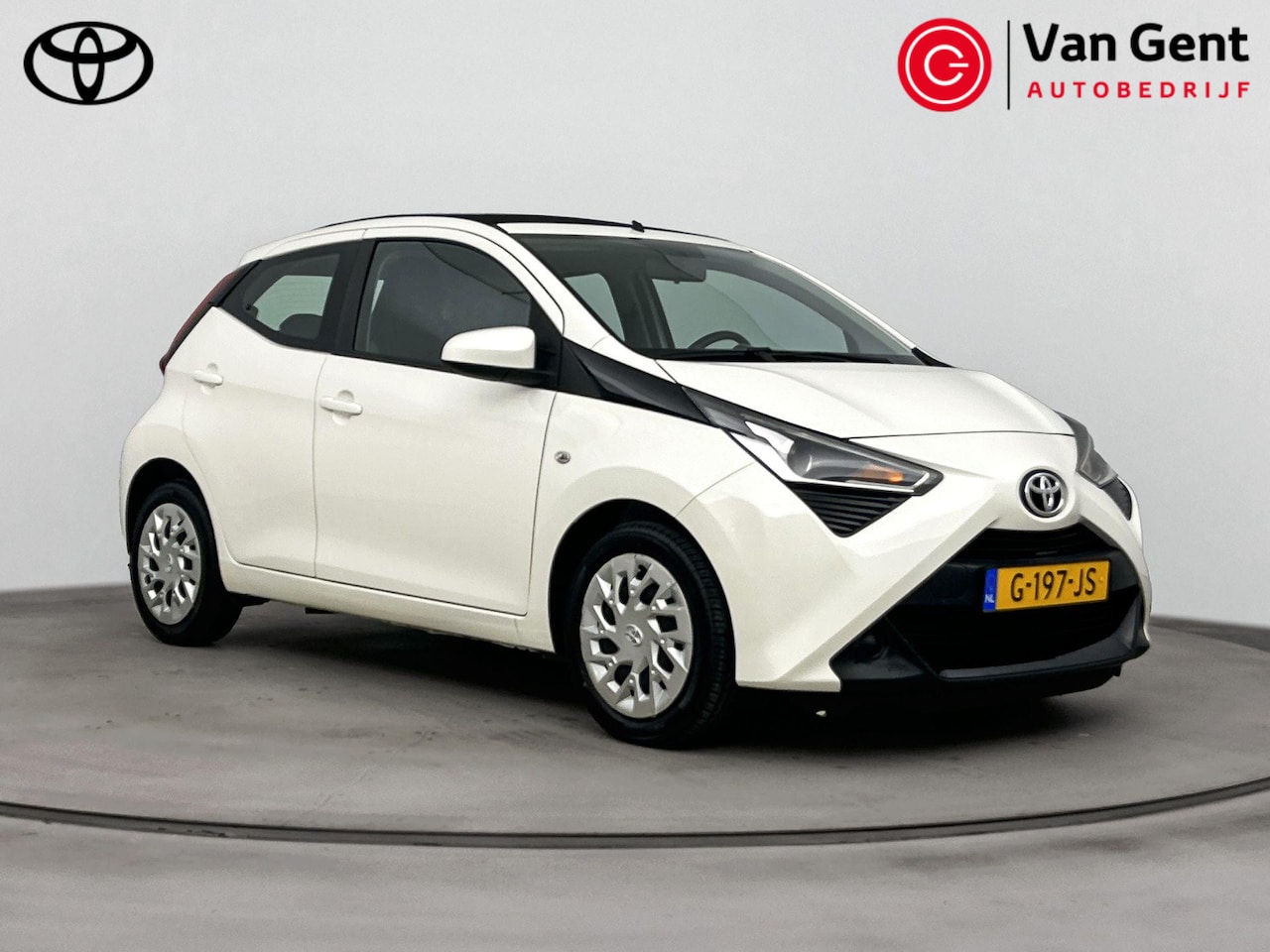 Toyota Aygo - 1.0 VVT-i x-play | Elektrisch vouwdak | Airco | Camera | Bluetooth | Elektrische ramen voo - AutoWereld.nl
